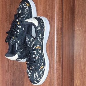 Adidas size 8.5 women shoes